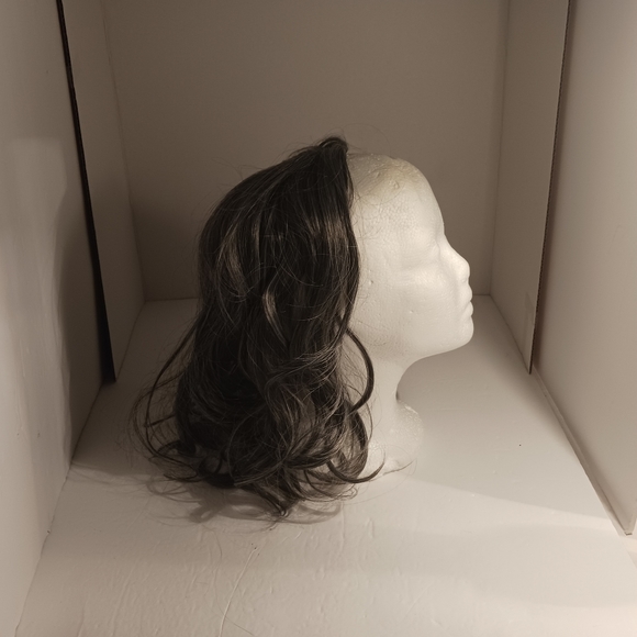 Half Wig / Topper 15-16", Shades of Gray, NWOT - Picture 4 of 9